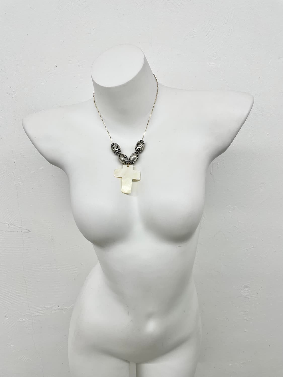 오리엔탈 자개 십자가 드롭 네크리스 상품이미지4