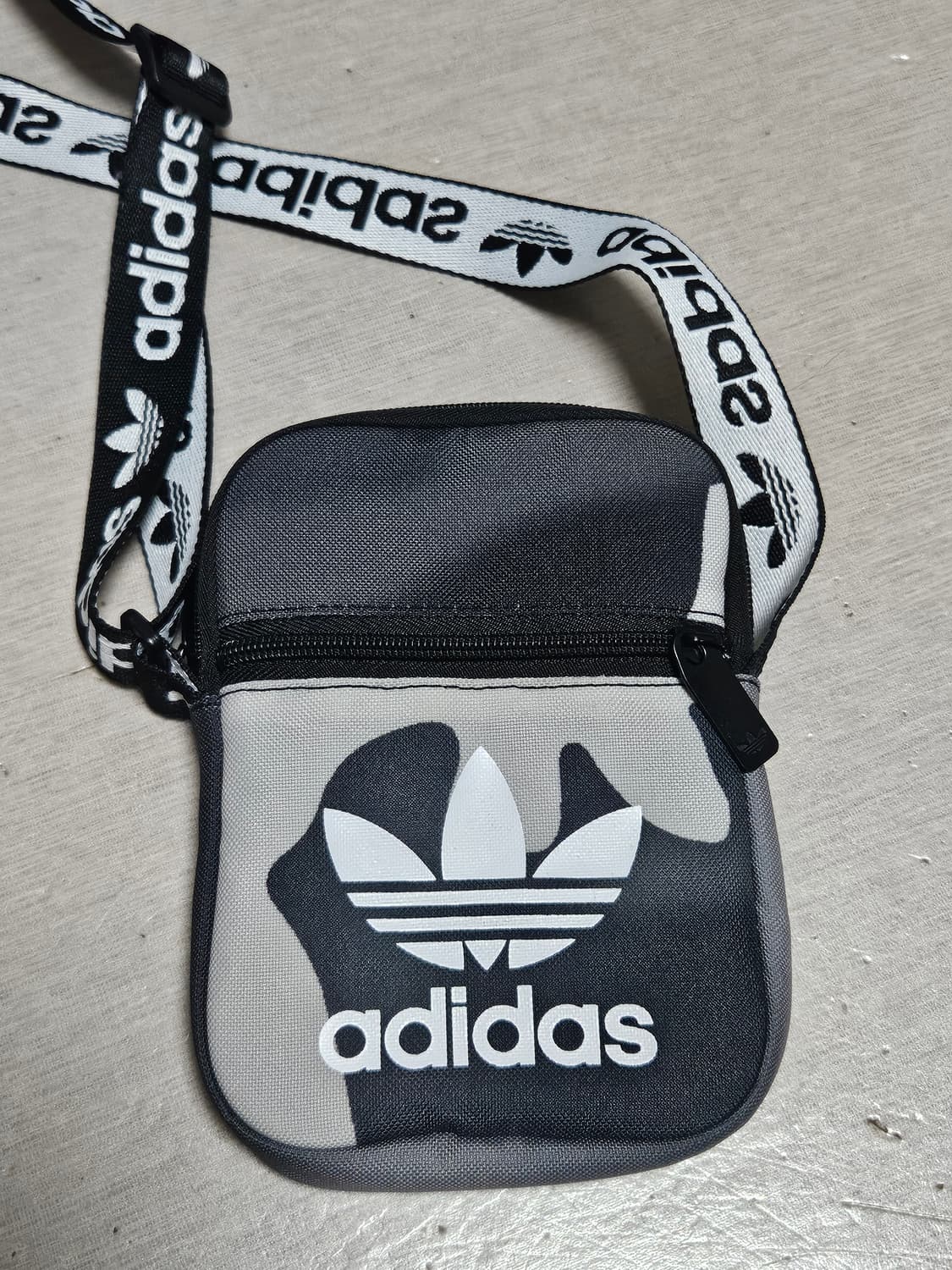 아디다스 카모 미니크로스백 상품이미지1