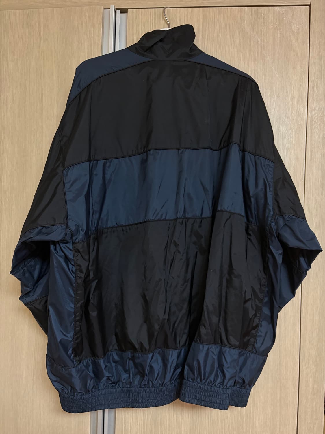 [46/105-100] 발렌시아가 블루블랙 트랙자켓 상품이미지5