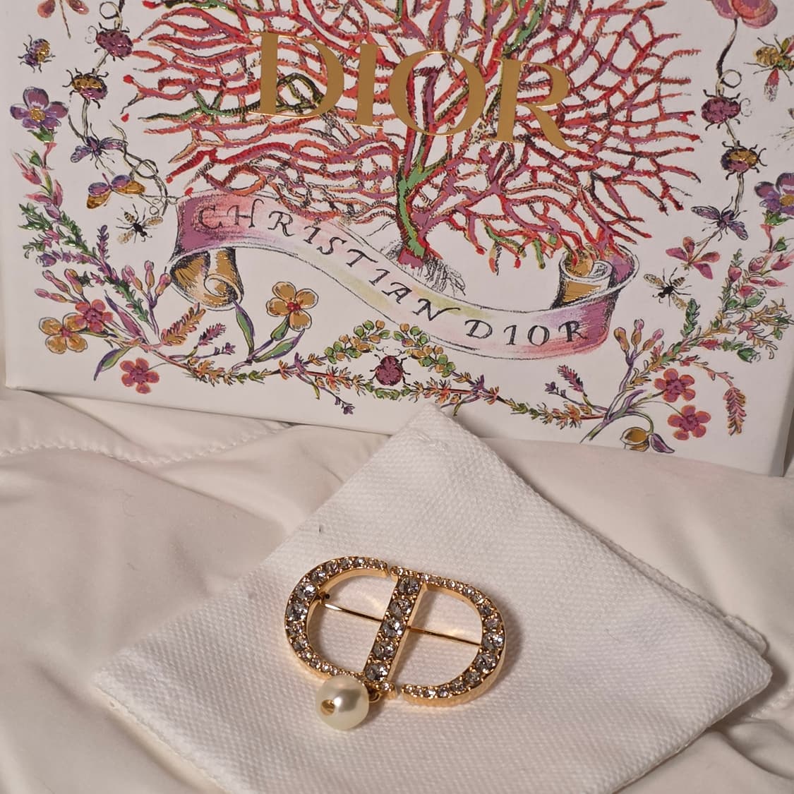 디올 쁘띠 cd 브로치 화이트 상품이미지1