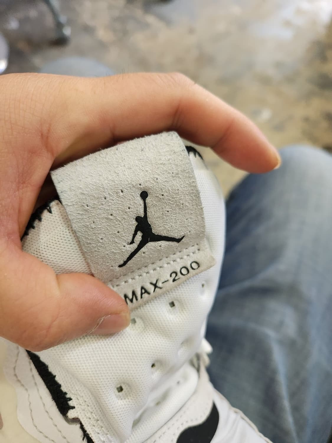 나이키 조던 에어맥스 200 흰검 270mm

 상품이미지4