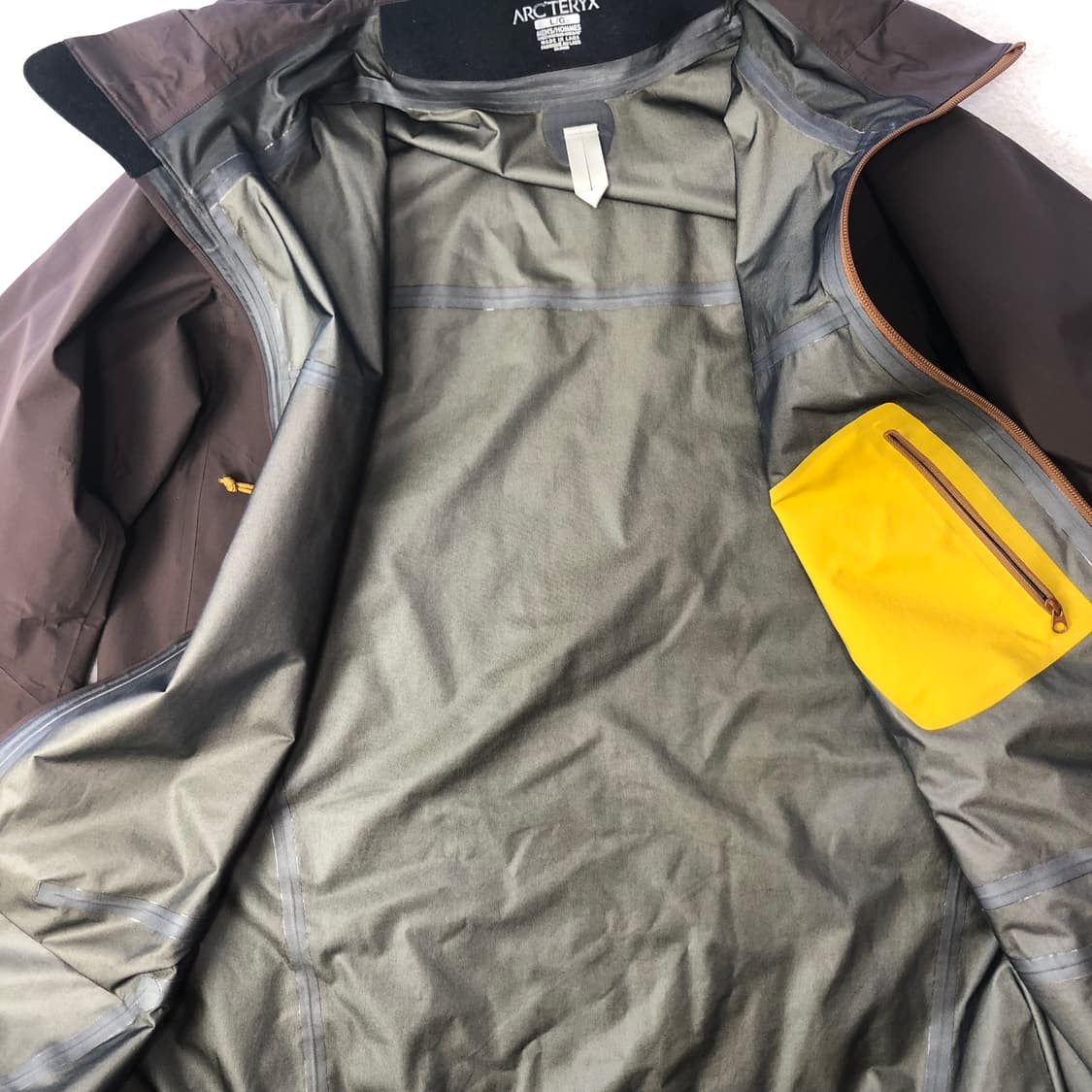 아크테릭스 고어텍스 다크브라운 자켓 상품이미지9