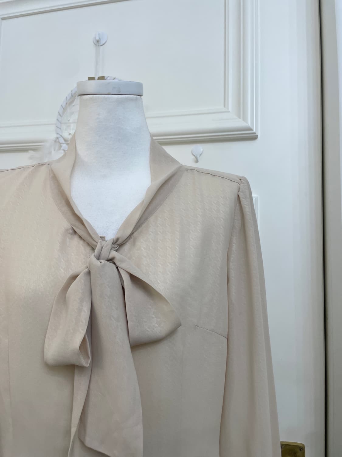 beige bow point autumn blouse(size-11) 상품이미지8