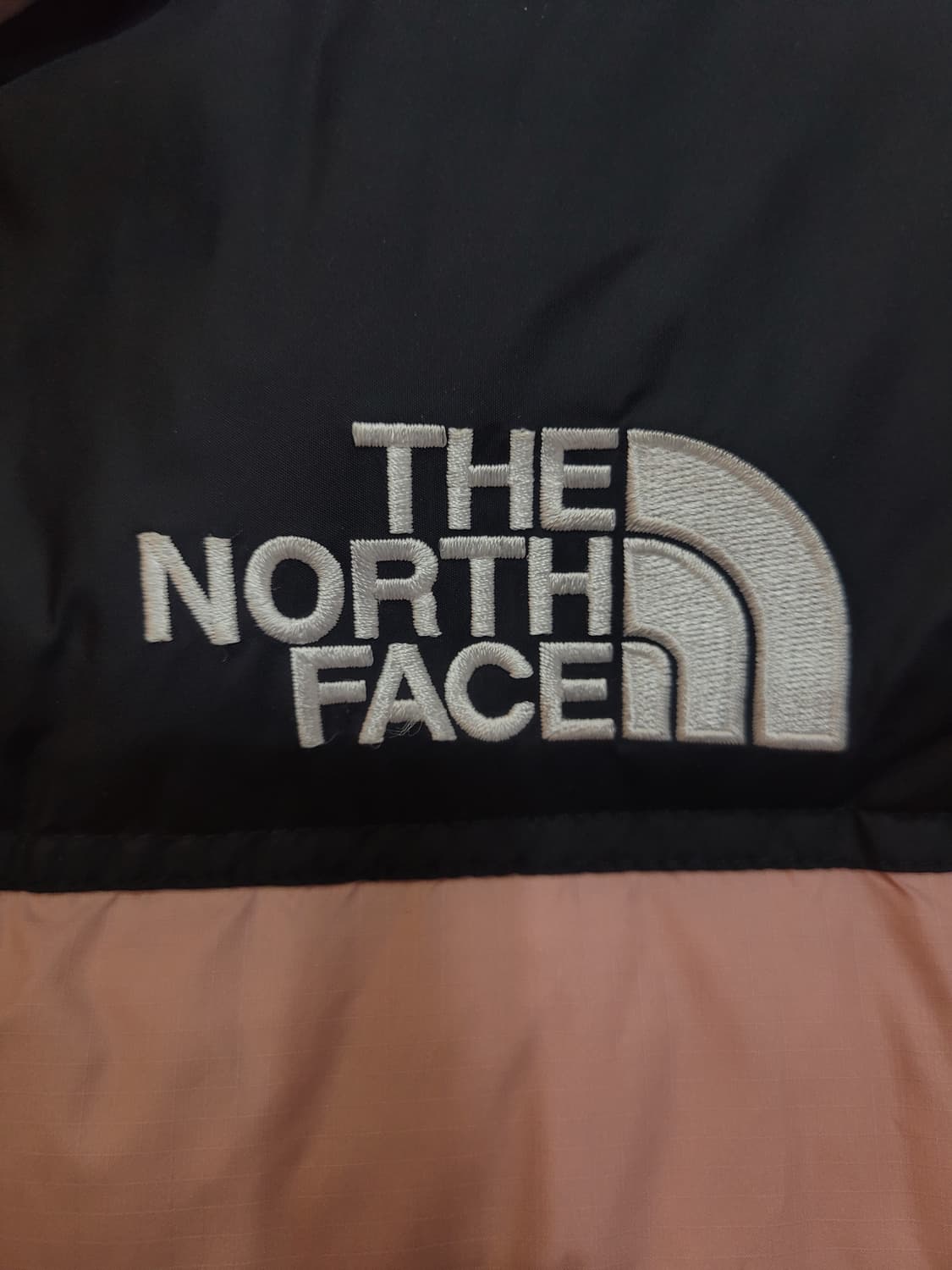 노스페이스 1996 컬러블록 눕시 자켓 캔디 핑크 희귀색상
패딩 상품이미지3