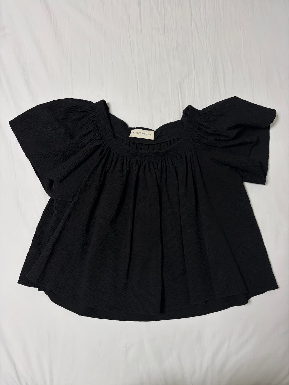 킨더살몬 블라우스 Wavy Smocked Blouse Black 상품이미지3