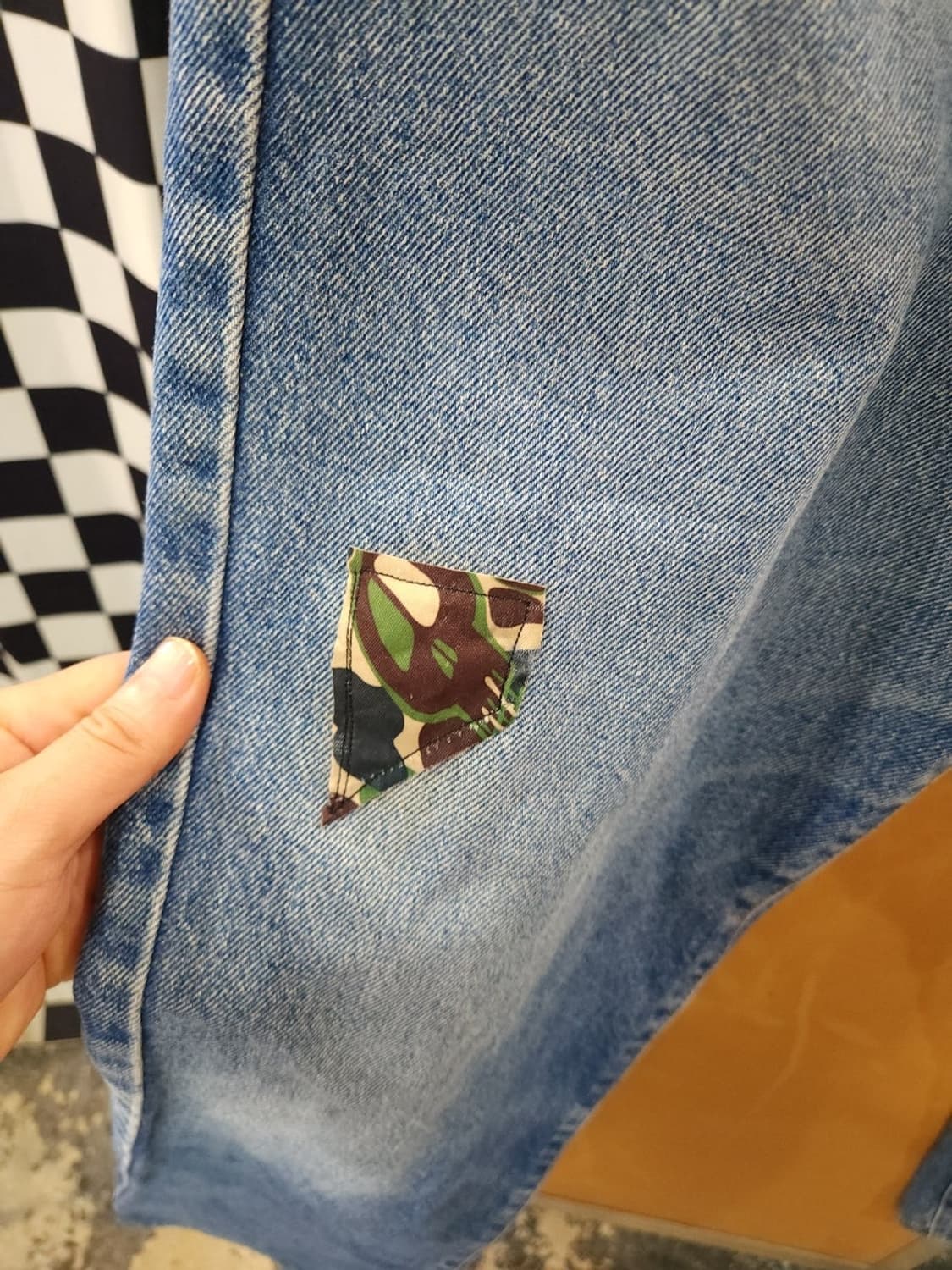 알마니 진스 90s 리메이크 데님팬츠 이태리판
베이프가방 원단 상품이미지4