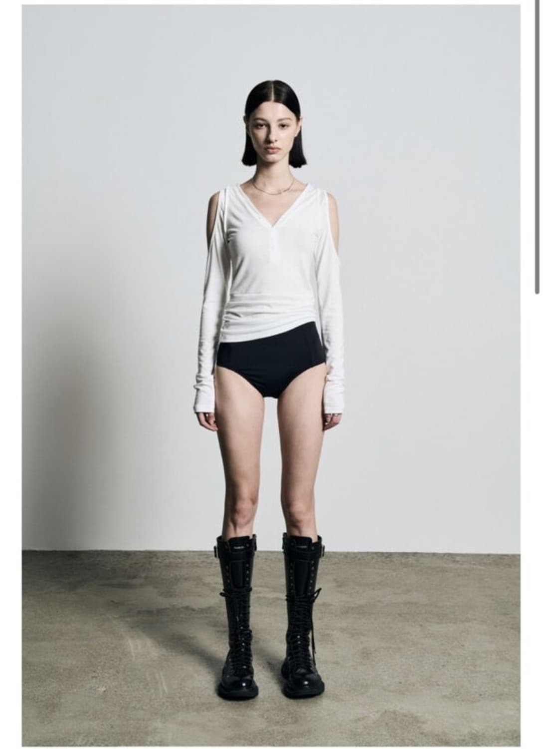 보헤미안서울 홀버튼 롱슬리브 화이트 긴팔티 아이보리 상품이미지1