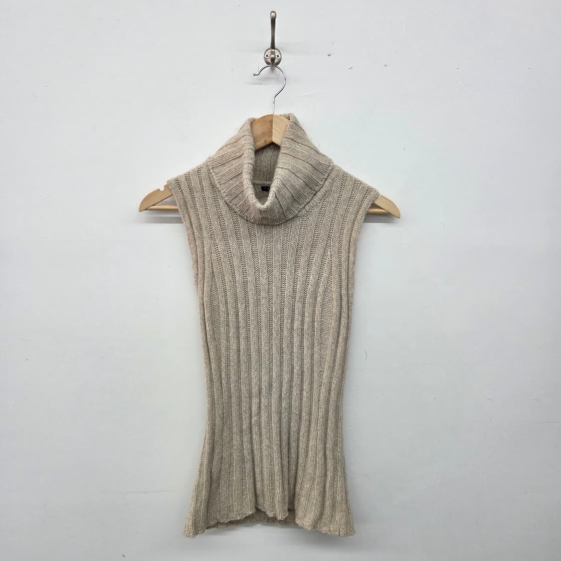 띠어리 골지 니트 롤넥 민소매 탑 여s 상품이미지1