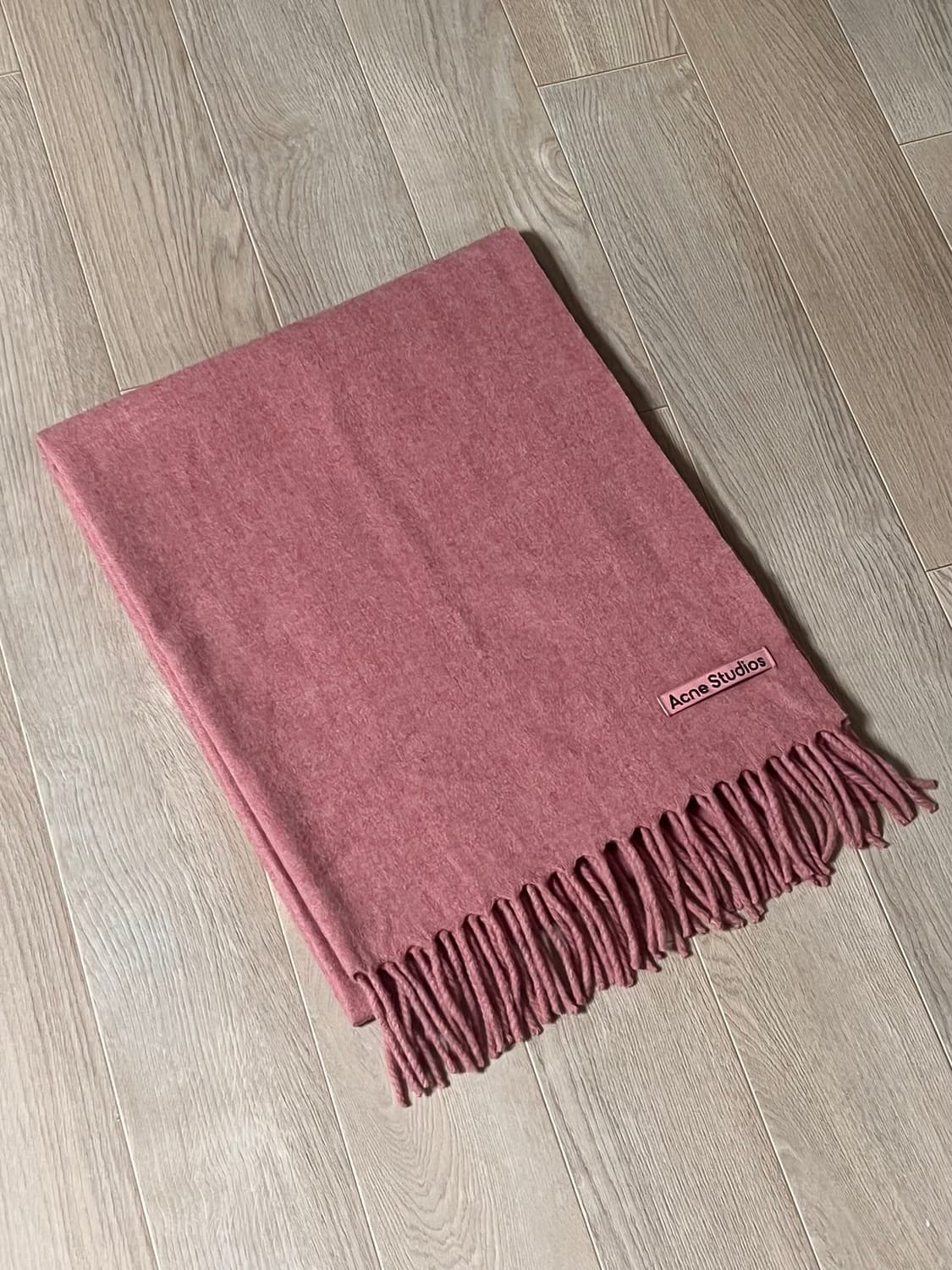 아크네 스튜디오 목도리 (로즈 멜란지, 와이드 버전) 상품이미지1