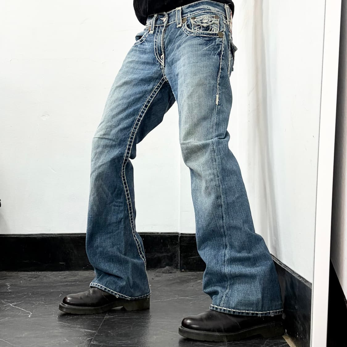 트루릴리전 부츠컷 데님 팬츠 상품이미지3