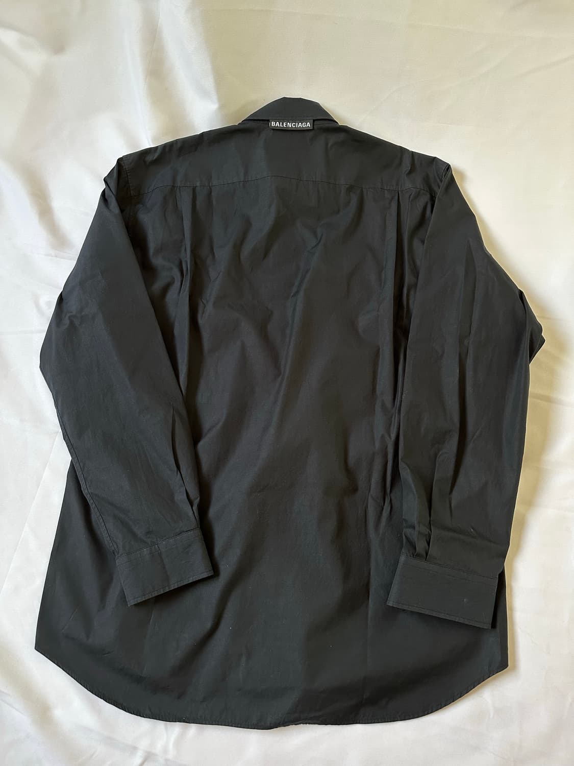 발렌시아가 남성 오버핏 백로고탭 셔츠 블랙 37 상품이미지4