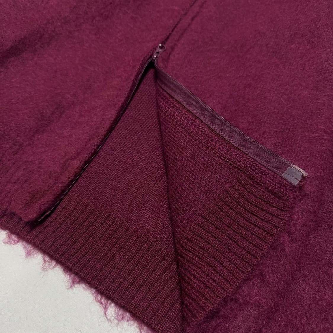 니들스(NEEDLES) 마젠타 퍼플컬러 모헤어 혼방 하이넥 니트 집업 상품이미지4