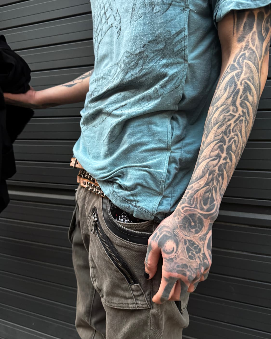 KOHSHIN SATOH Graphic slit detail T-shir 상품이미지4