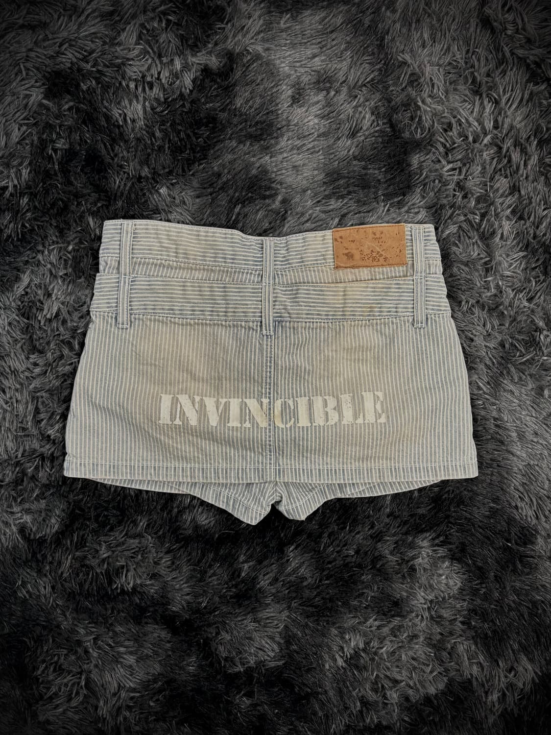 스트라이프 레터링 버튼 디테일 데님 숏팬츠 상품이미지2