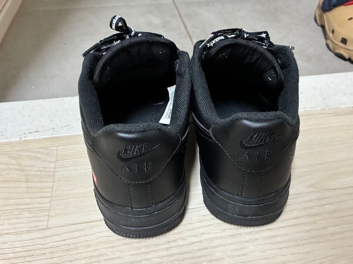 나이키 슈프림 에어포스 블랙 US4.5 (235) 상품이미지3