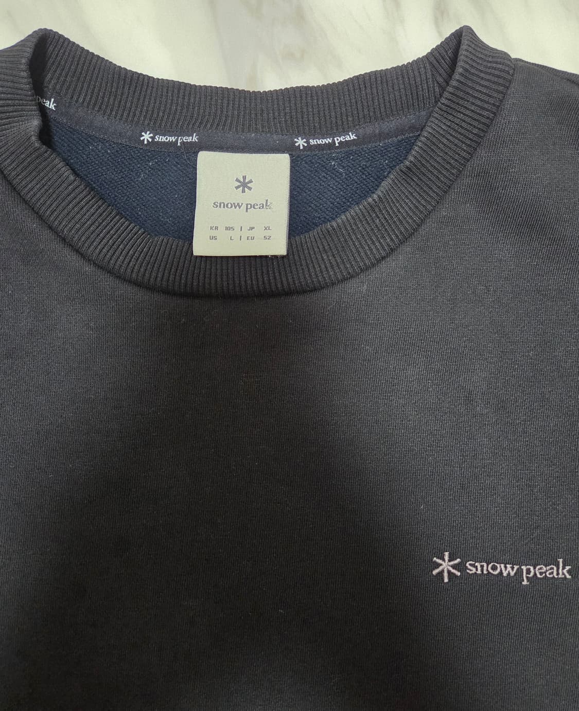 스노우피크 랜드 포켓 블랙 맨투맨 상품이미지3