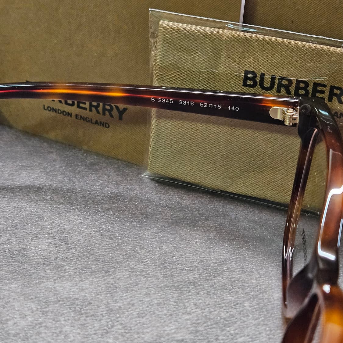 버버리 CAROLINE 캣아이 뿔테 / 풀박 새상품 상품이미지5