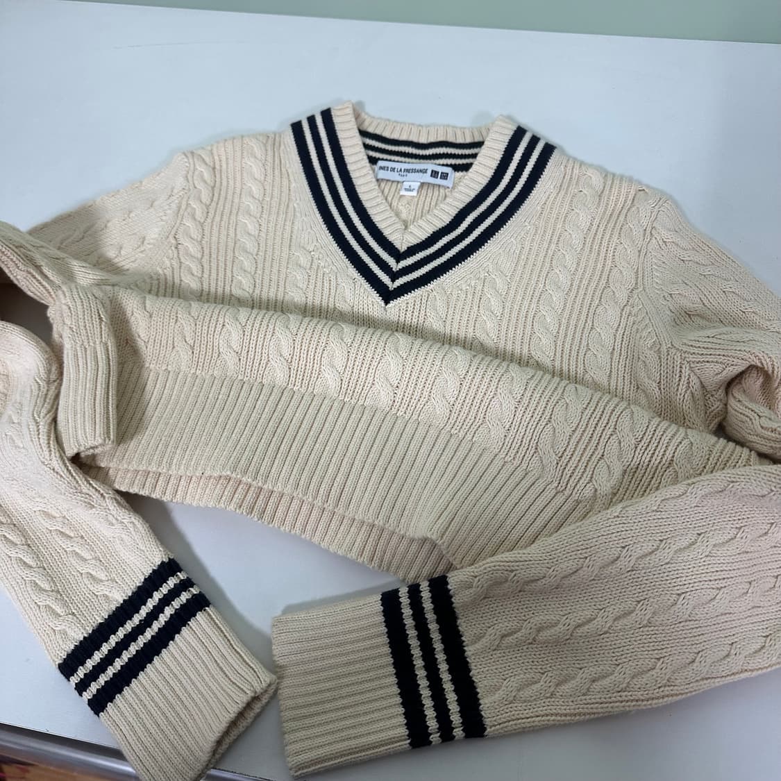 우먼M-L 유니클로 X 이네스 아이보리 브이넥 꽈배기니트 상품이미지1