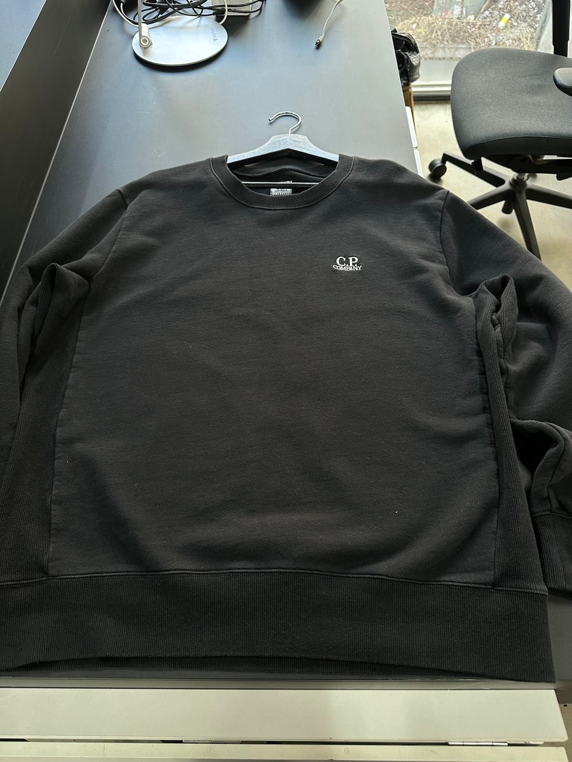 C.P 컴퍼니 자수로고 맨투맨  상품이미지4