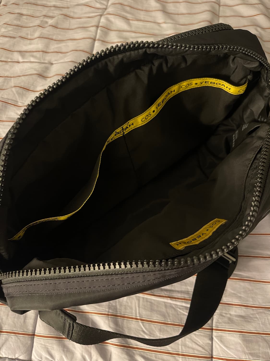 코스 cos x 예보아 콜라보 나일론 메신저 백 상품이미지5