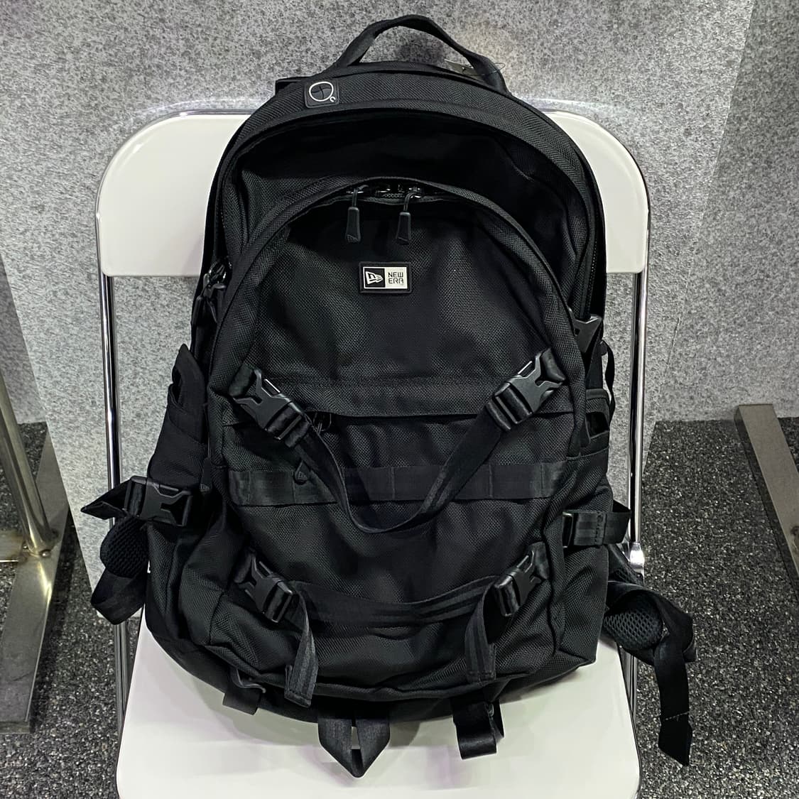 뉴에라 블랙 데일리 백팩 B2478 상품이미지2