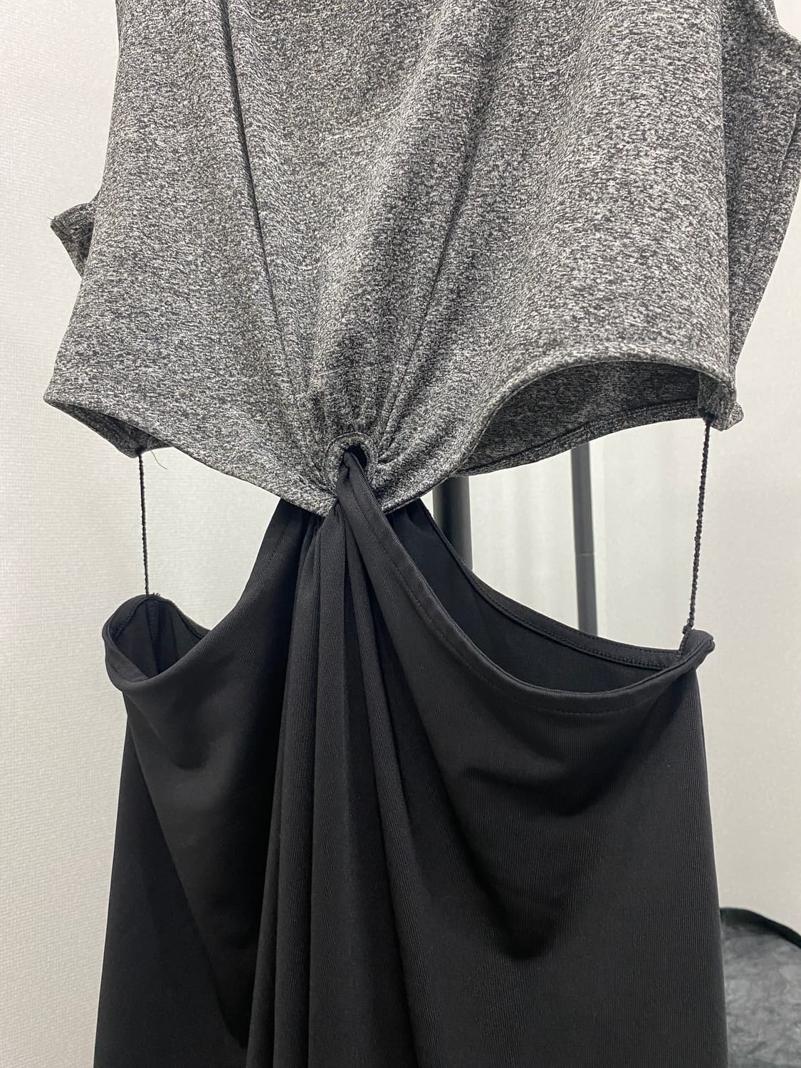 Cut-Out Twist Dress 상품이미지5