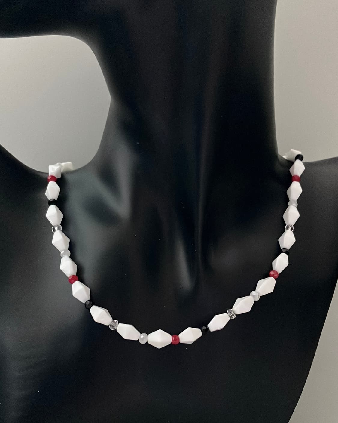 핸드메이드 비즈 목걸이 | 시로 마름모&크리스탈비즈 목걸이 | 가을겨울  상품이미지6