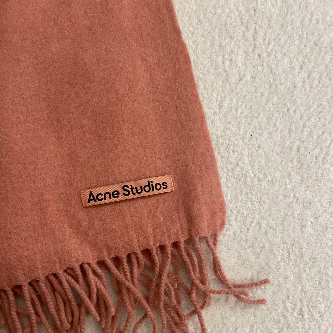 아크네스튜디오 딸기우유머플러 상품이미지1