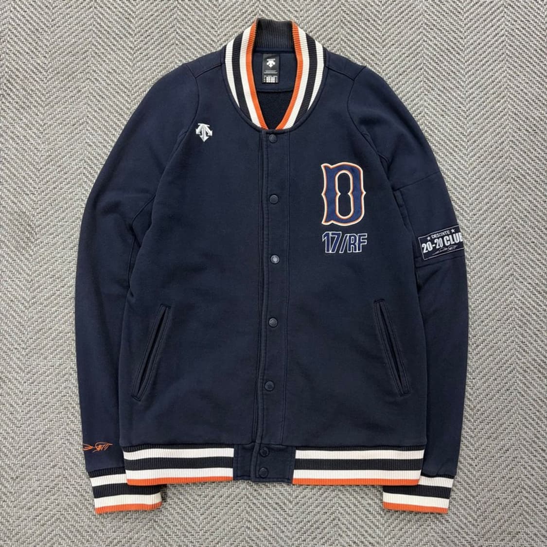 데상트 올드스쿨 바시티 자켓 v2705 상품이미지1