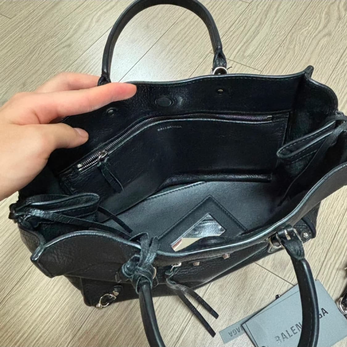 발렌시아가 파피에르 A6 토트백 상품이미지3