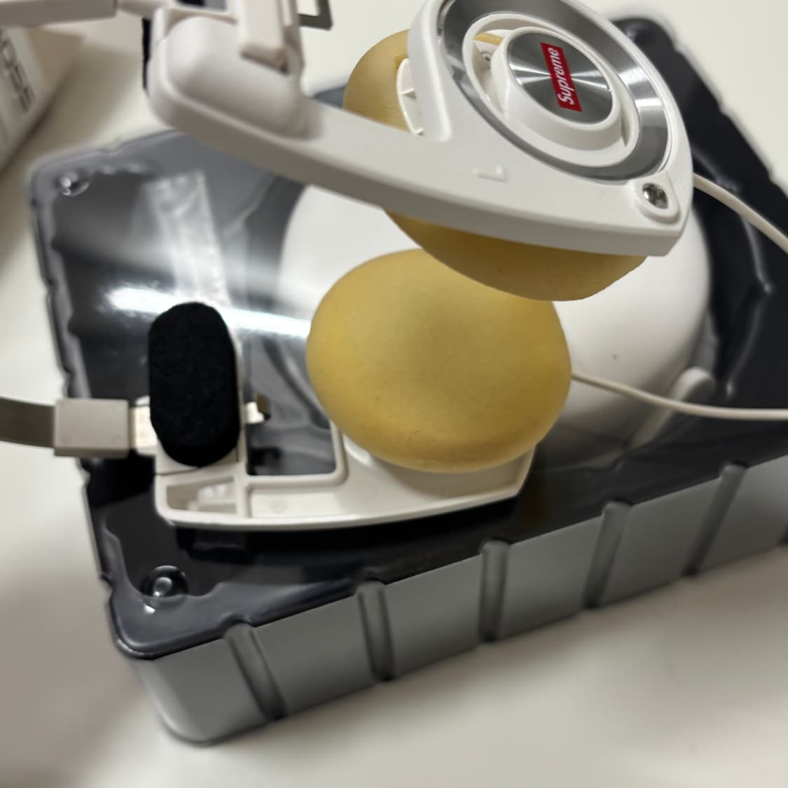 Supreme koss 슈프림 코스 헤드폰 화이트 판매합니다 상품이미지2