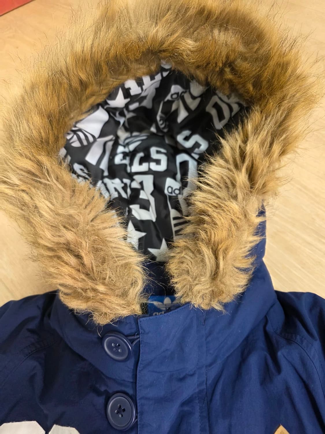 아디다스 오리지널 불꽃 패치 덕다운 패딩 상품이미지2