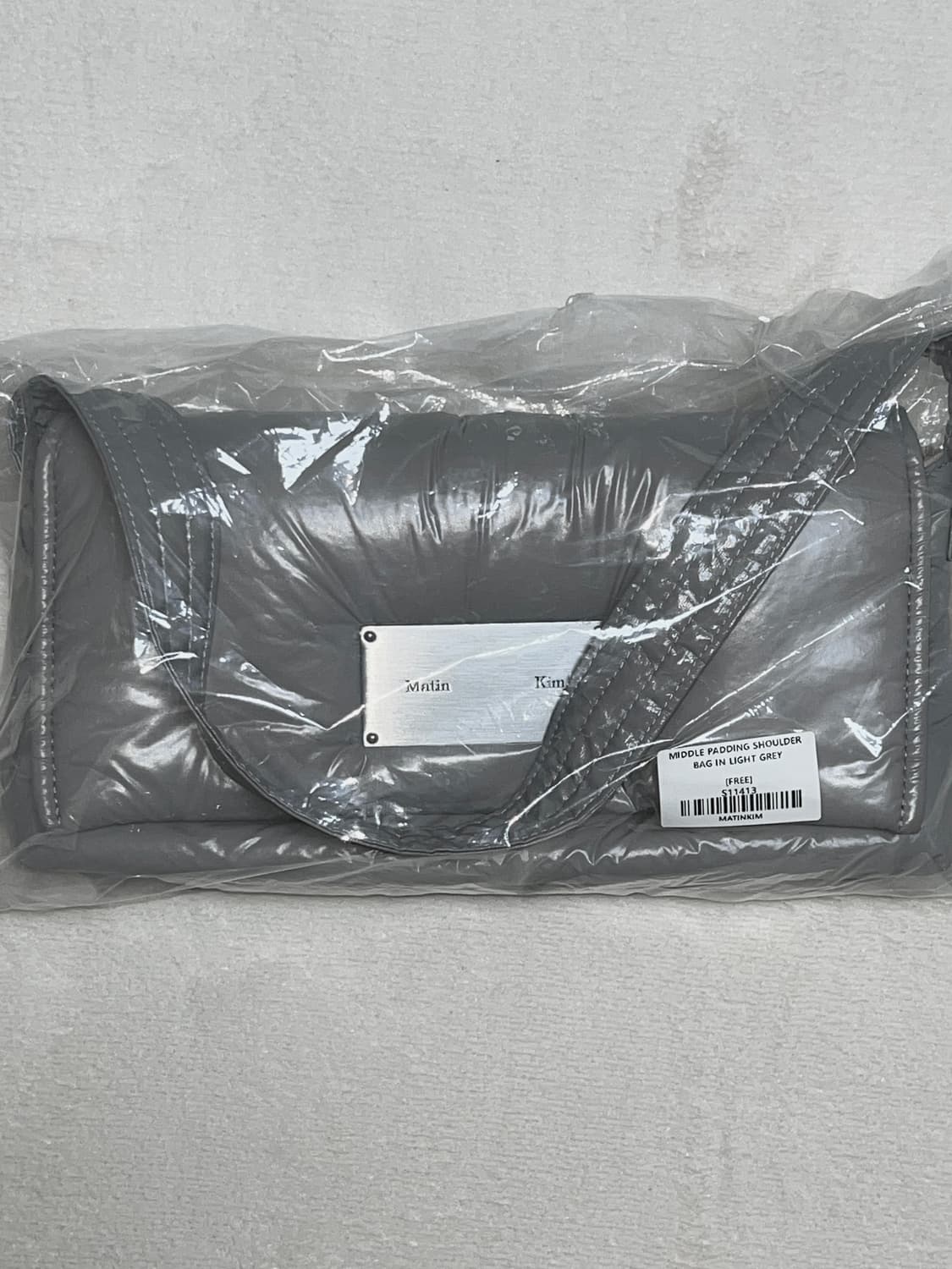 택/비닐 포함 [상태 최상] Matin Kim 마뗑킴 패딩 숄더백 팝니다 상품이미지3