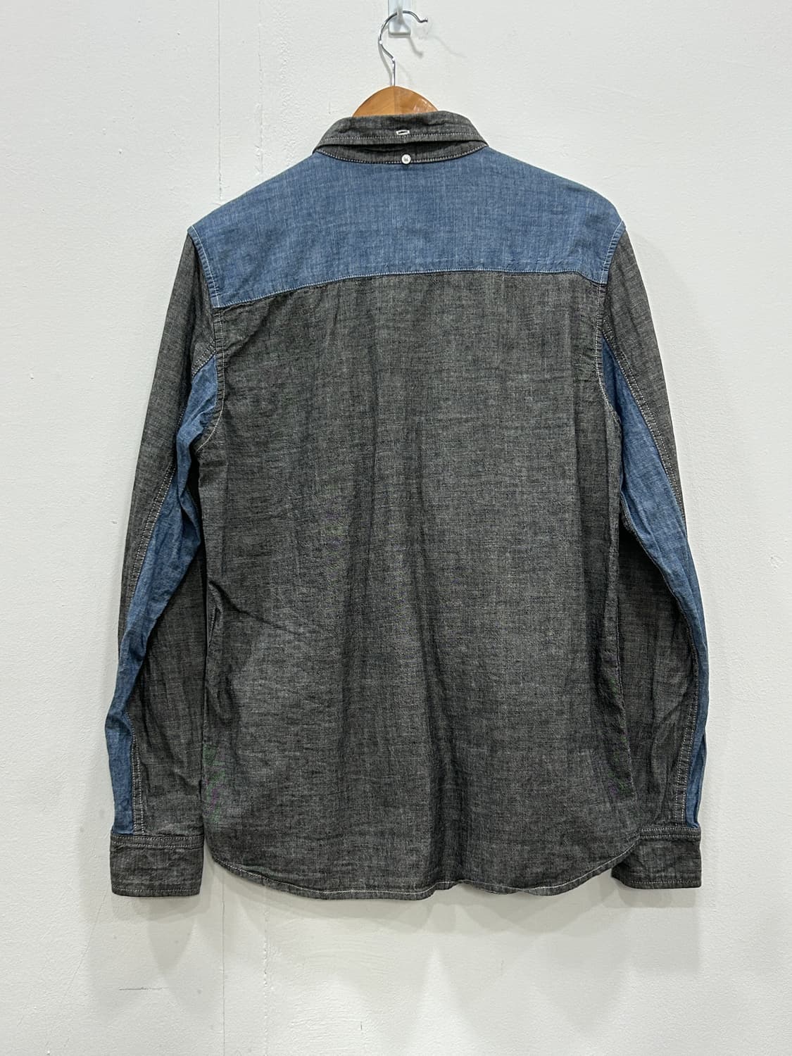 칼하트 블랙 데님 배색 셔츠 남성 M 상품이미지2