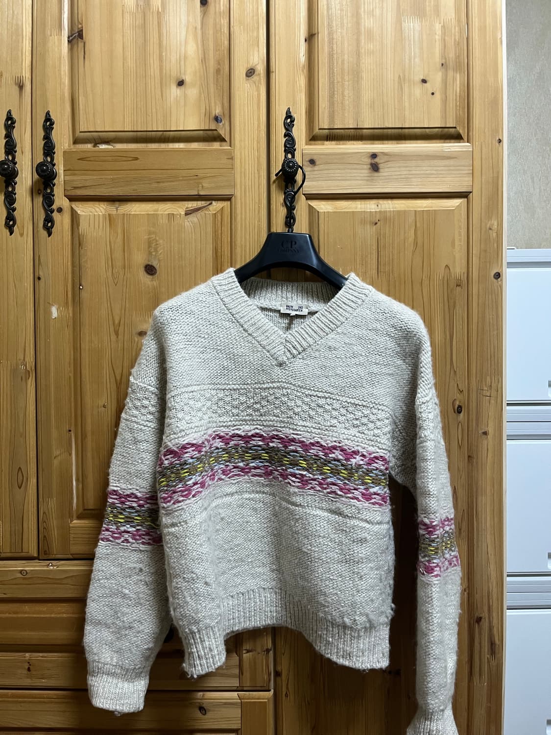 Baum und Pferdgarten 바움 운드 페르가르텐 브이넥 니트 상품이미지1