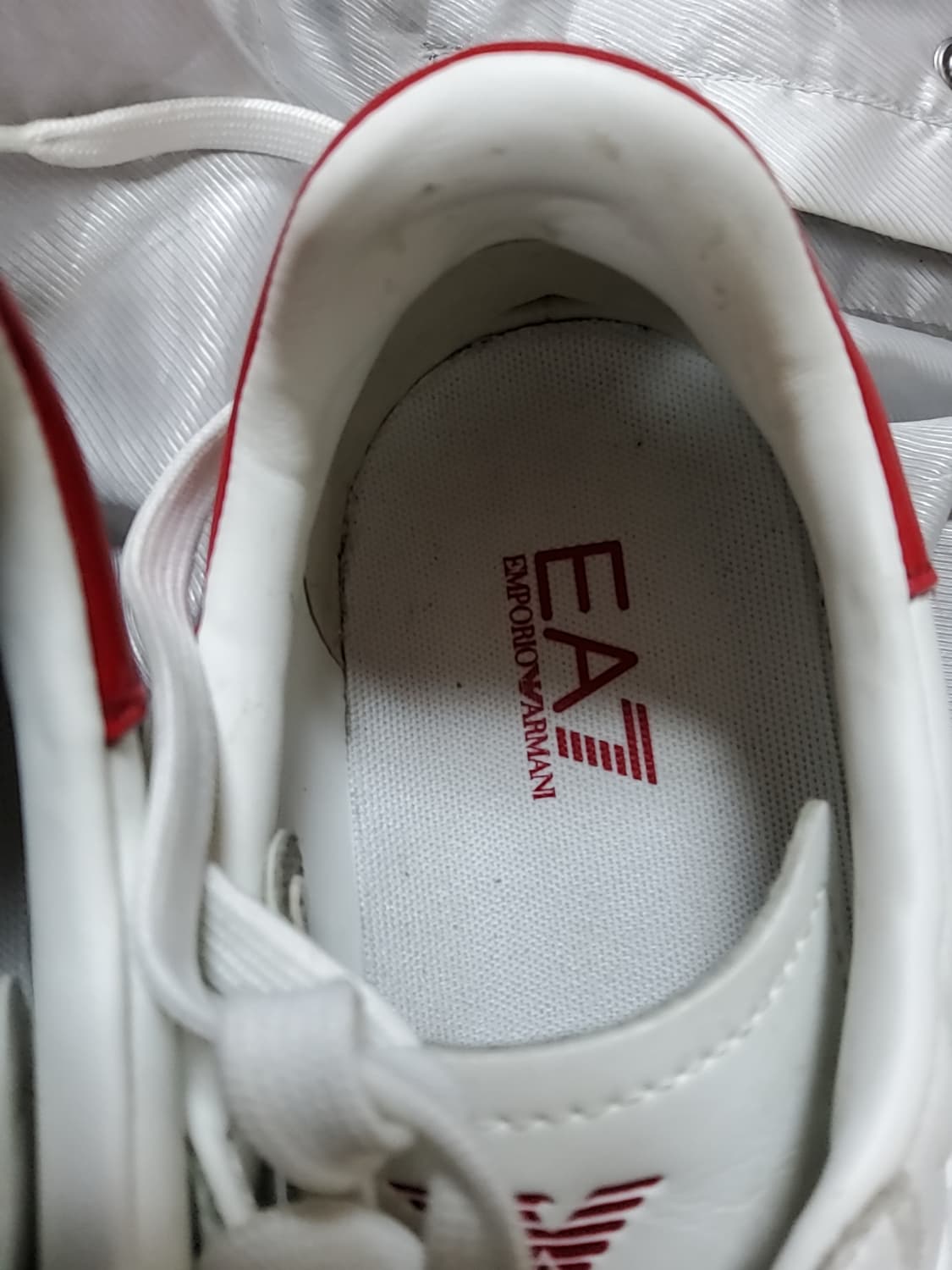 엠포리오 아르마니  화이트 스니커즈 230 상품이미지3