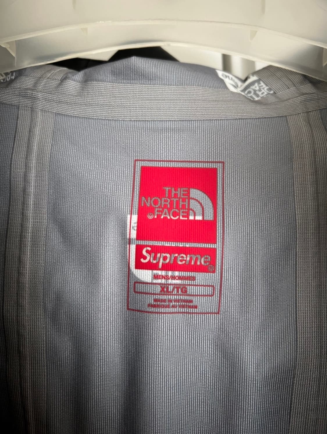 슈프림 x 노스페이스 서밋 시리즈 아우터 테이프 심 자켓 블랙 - 21S 상품이미지3