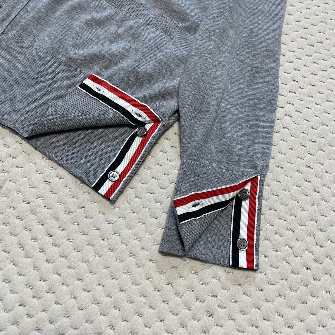 톰브라운 메리노울 가디건 4사이즈 그레이 상품이미지5