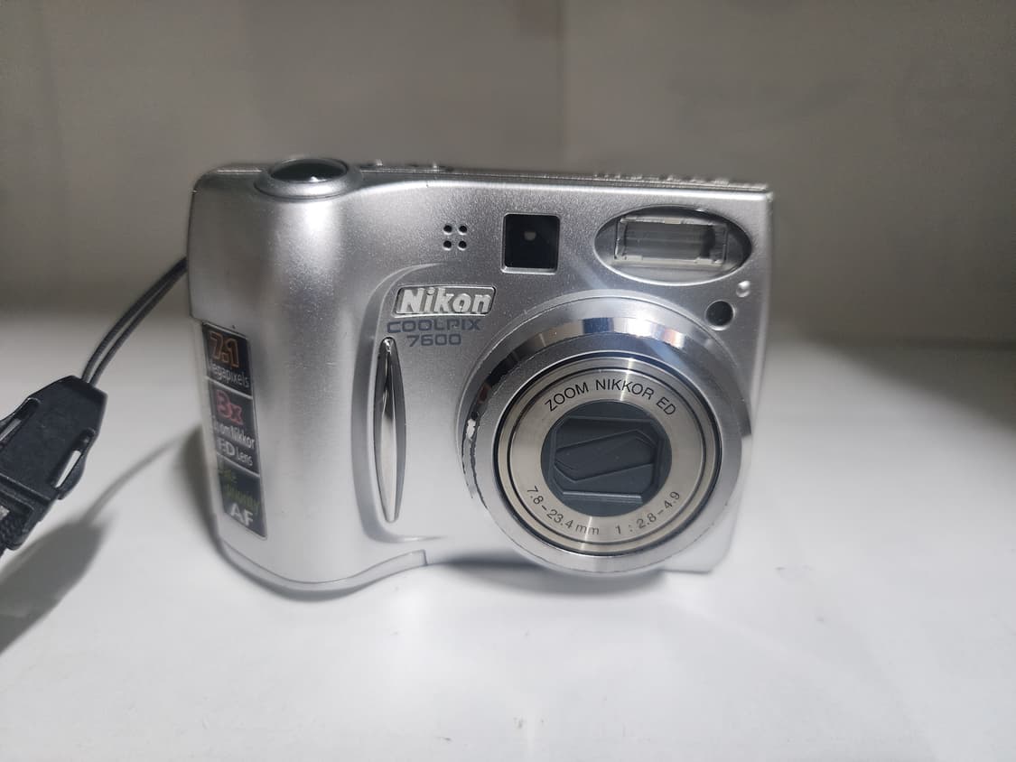 니콘 쿨픽스 7600 디지털 카메라 상품이미지1