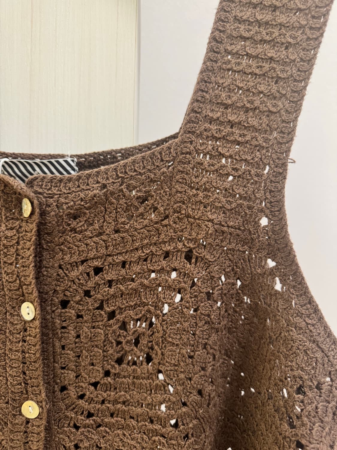 A토션버튼 갈색 니트조끼 판매  상품이미지3