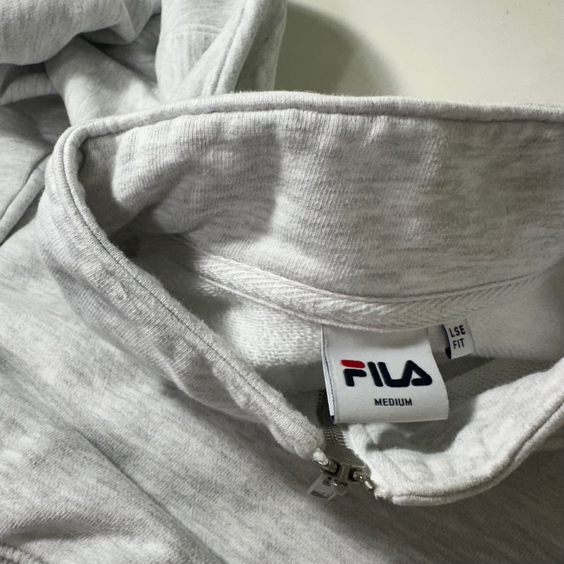 우먼M 휠라 FILA 멜란지그레이 오버핏 반집업 크롭맨투맨 상품이미지4