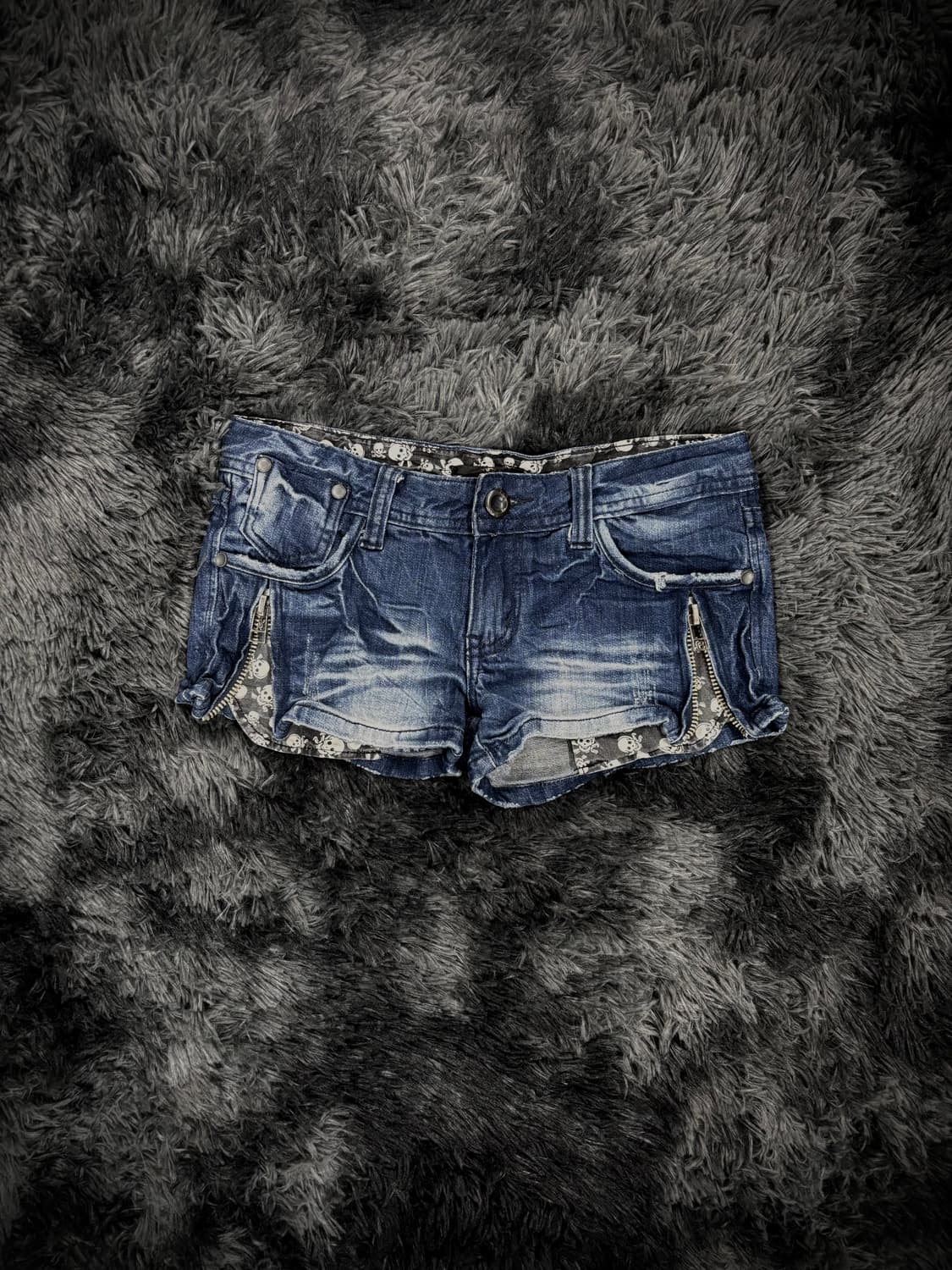 히든 스컬 지퍼디테일 중청 워싱 데님 숏팬츠 상품이미지1