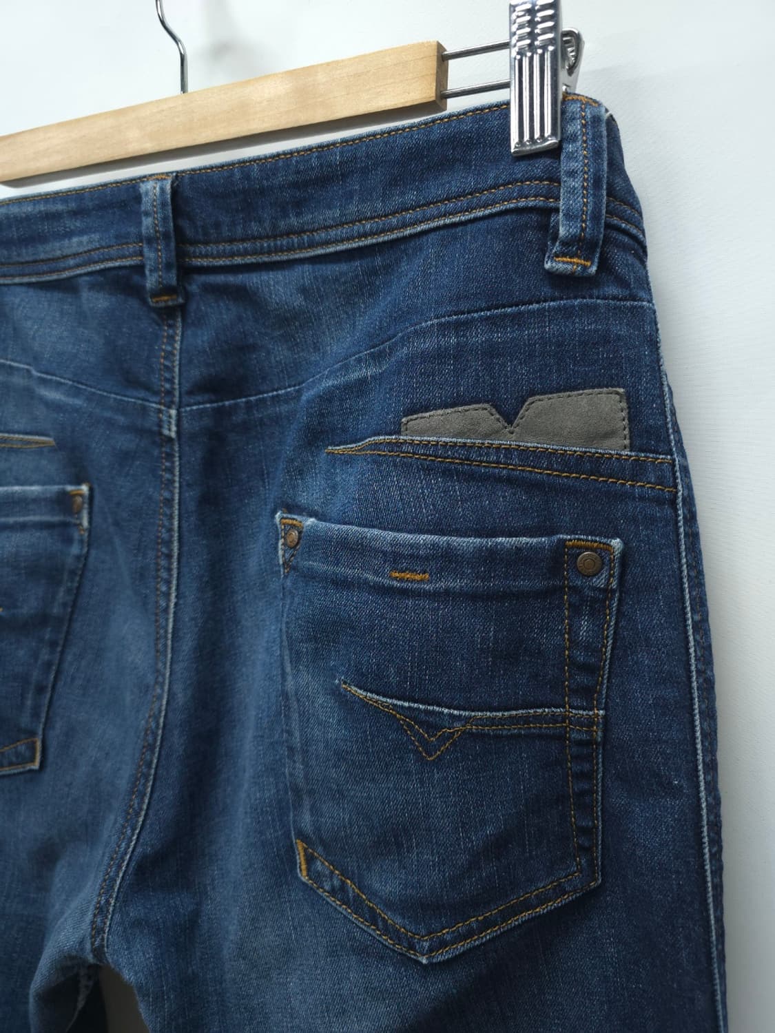 디젤 DARRON 레귤러 슬림 테이퍼드 데님 팬츠(32) 상품이미지6