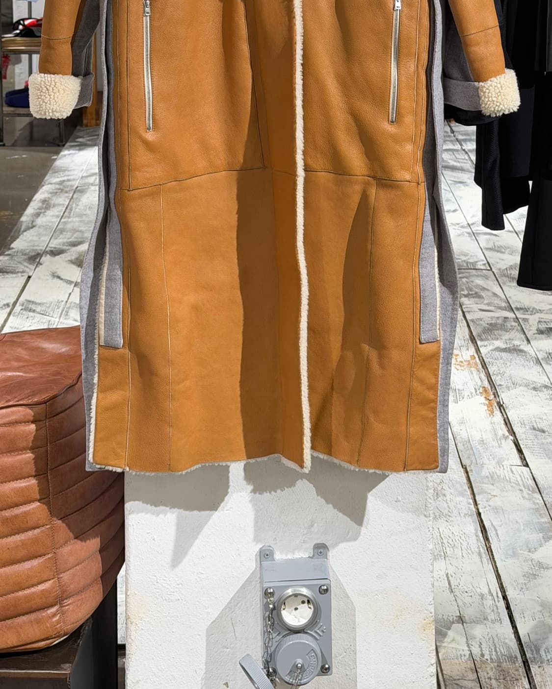 분더샵 브라운 그레이 리버서블 시어링 롱 코트 상품이미지6