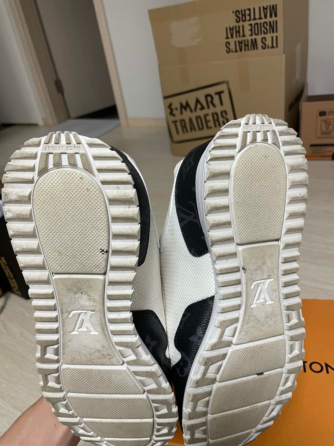 루이비통 런어웨이 스니커즈 7.5 남성 상품이미지6