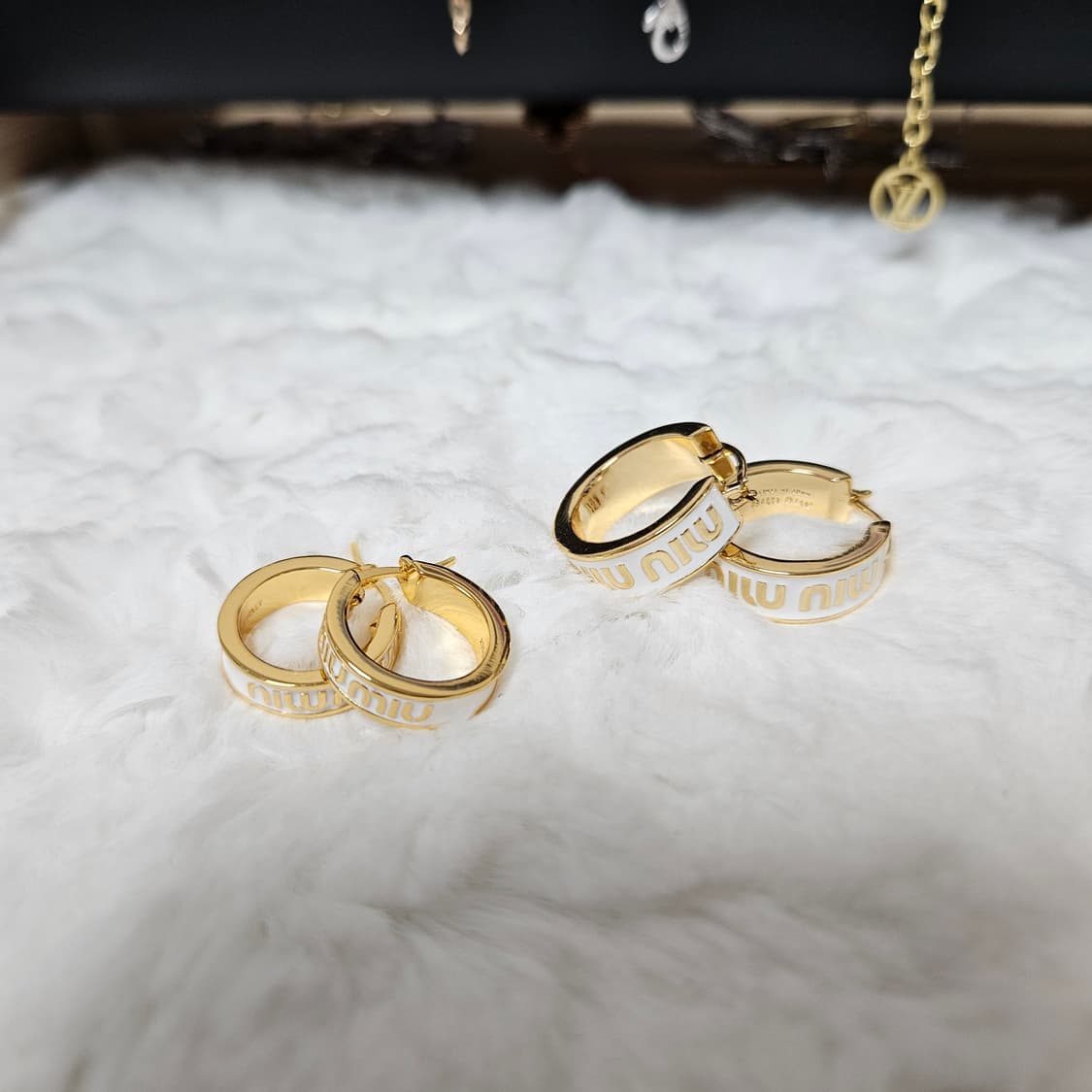 미우미우 뷰티 에나멜 링 귀걸이 상품이미지1