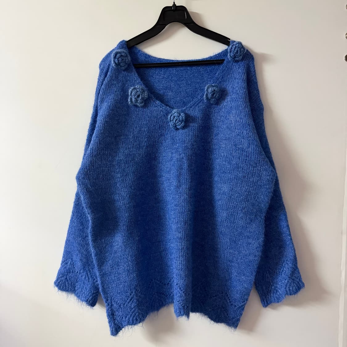 새상품 여자 코사지 브이넥 니트 상품이미지1