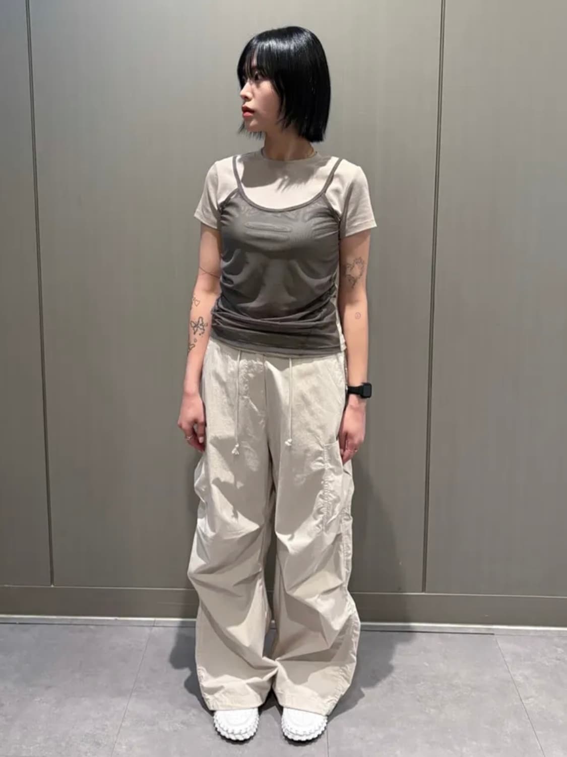 인사일런스우먼 메쉬 레이어드 숏슬리브 카키베이지 상품이미지2