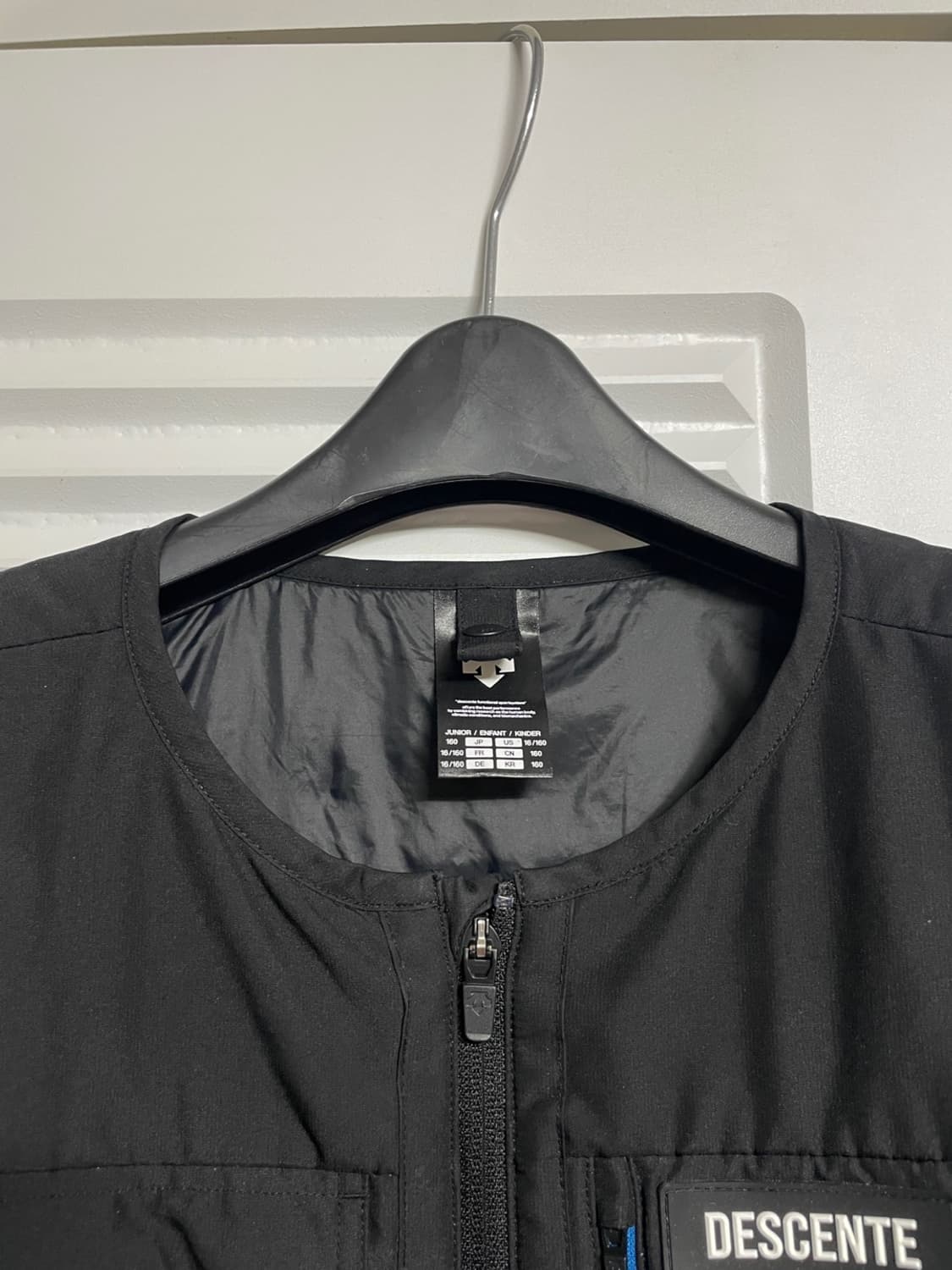 데상트 집업 조끼 상품이미지3