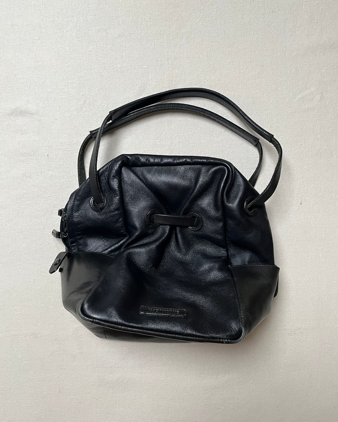 이세이미야케 레더 링클 핸드백 issey miyake 토트백 상품이미지1